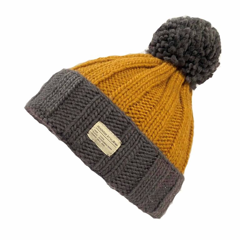 Kusan Moss Yarn Turn Up Bobble Beanie Hat Charcoal/Caramel