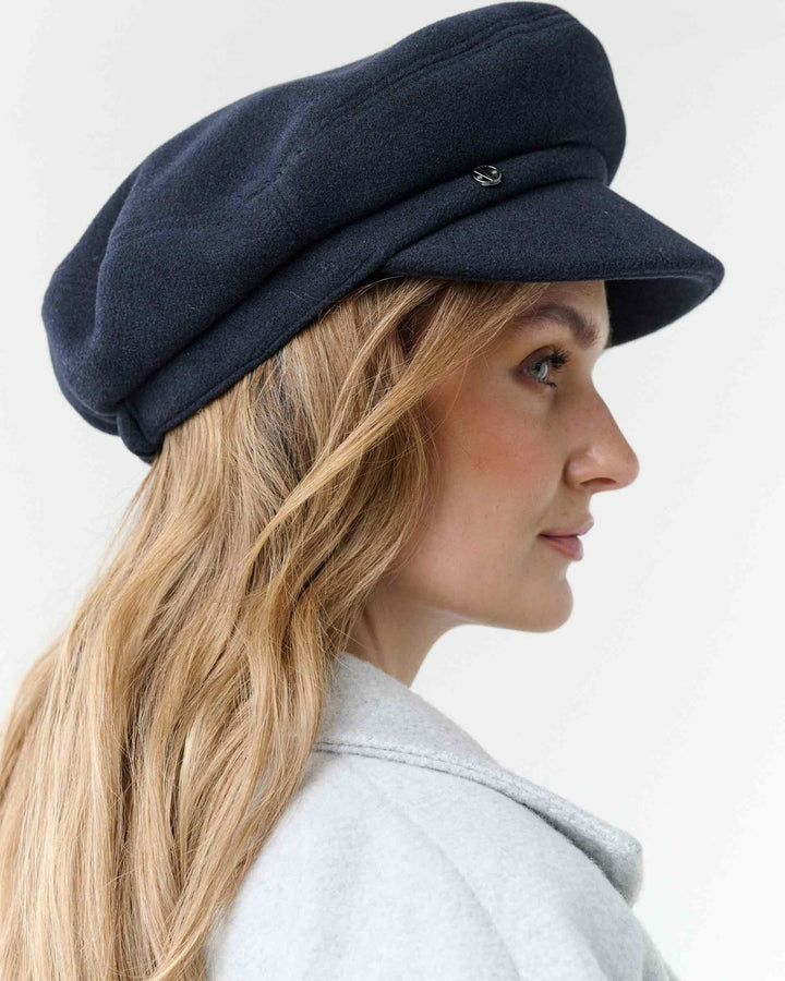Loevenich Women's Fleece Peaked Cap in Navy