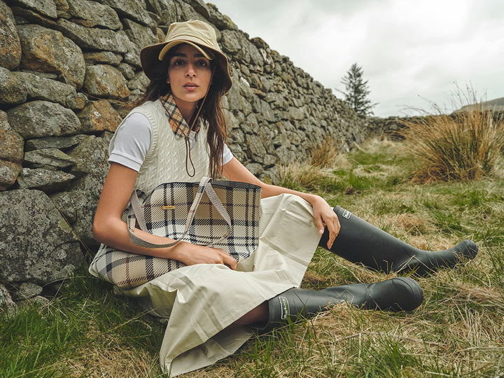 Barbour Women's Asker Showerproof Bucket Hat – Beige