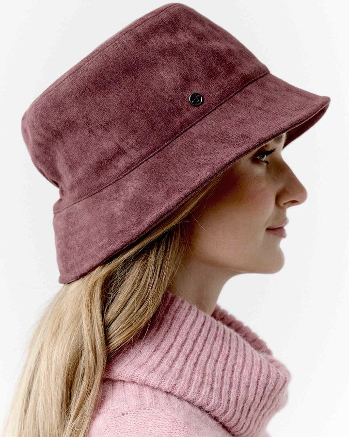 Loevenich Women's Faux Suede Bucket Hat in Wine