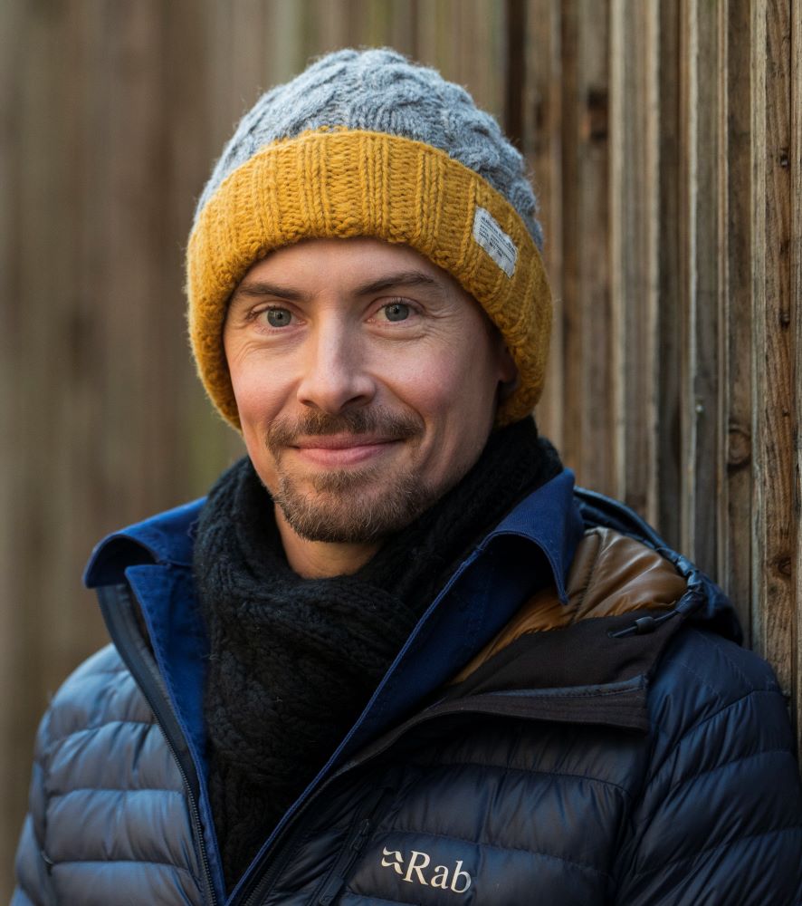 Kusan Cable Knit Turn-Up Beanie Hat Grey/Yellow